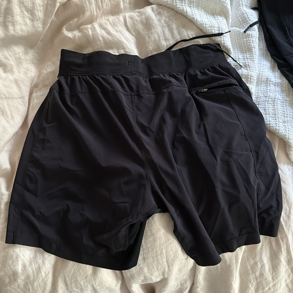 Lululemon Men’s Workout Shorts Size L - Picture 2 of 3